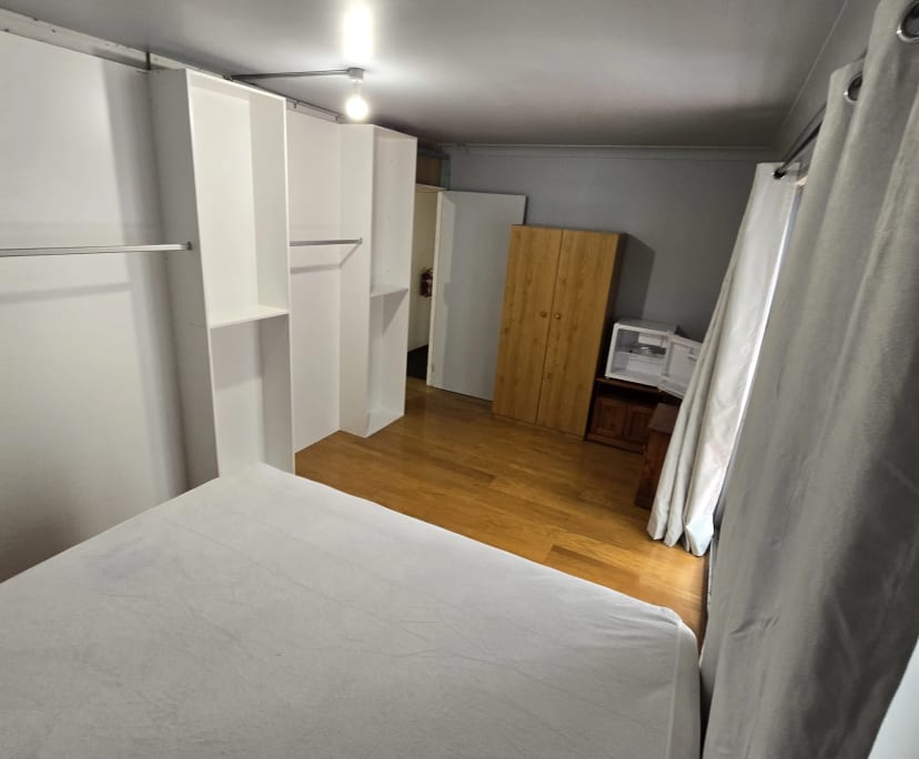 Furnished room in a flatshare