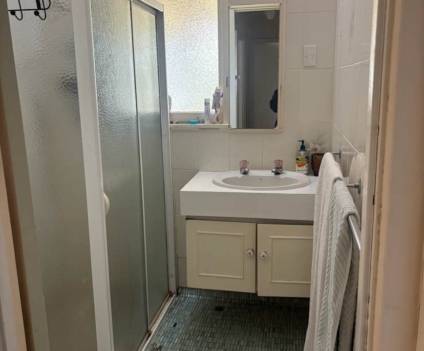 Room in a share house