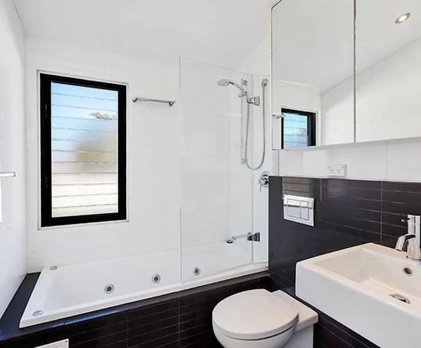 $500, Flatshare, 2 bathrooms, Rozelle NSW 2039