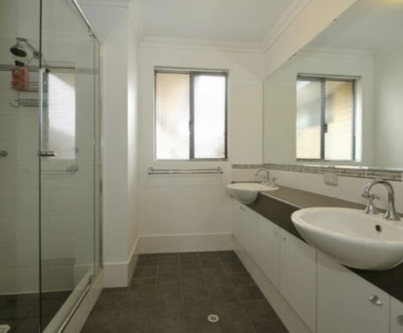 $300, Homestay, 4 bathrooms, Port Kennedy WA 6172