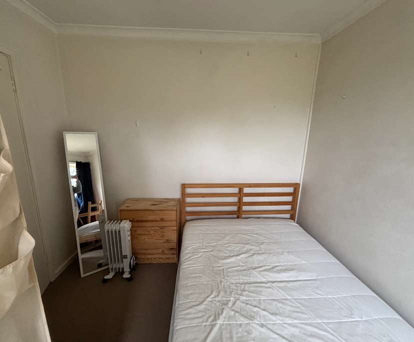 Room in a share house