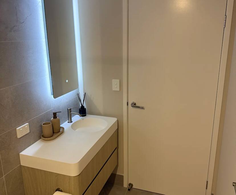 $300, Flatshare, 2 bathrooms, Hope Island QLD 4212