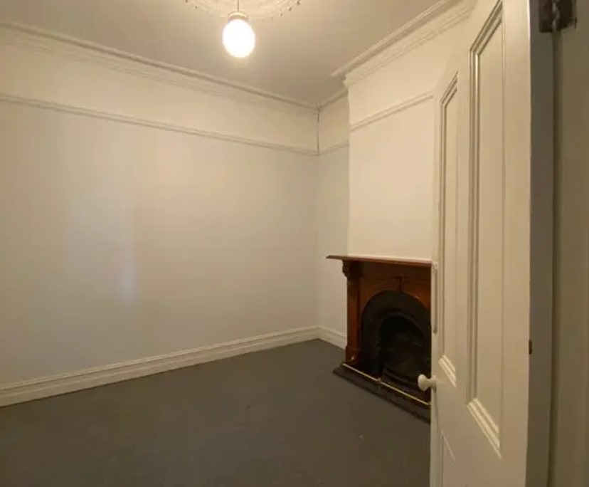Room for Rent in Seddon, Melbourne 300, Furnished...