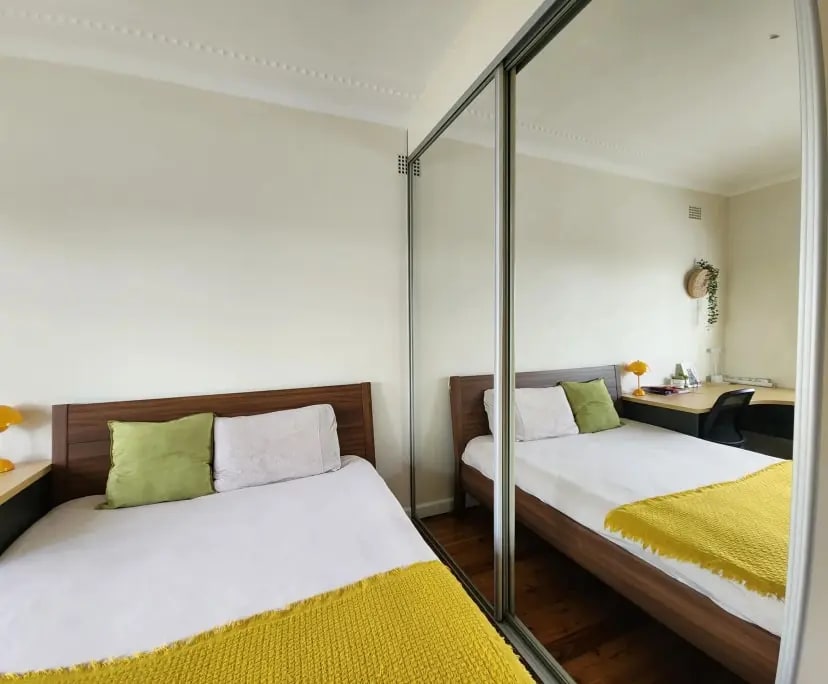 Furnished room in a share house