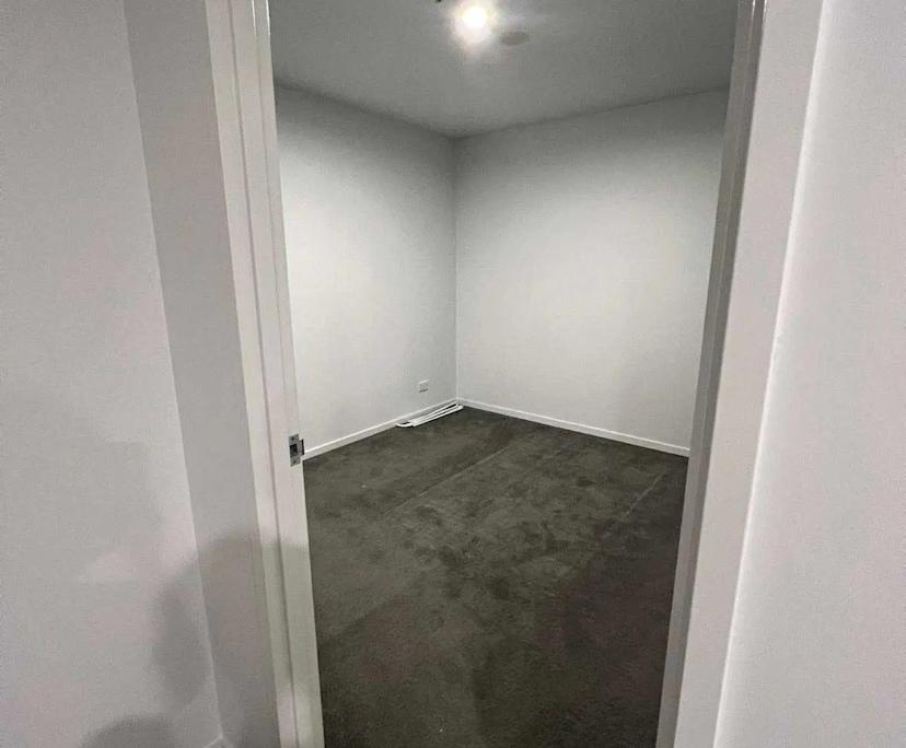 Unfurnished room with own bathroom