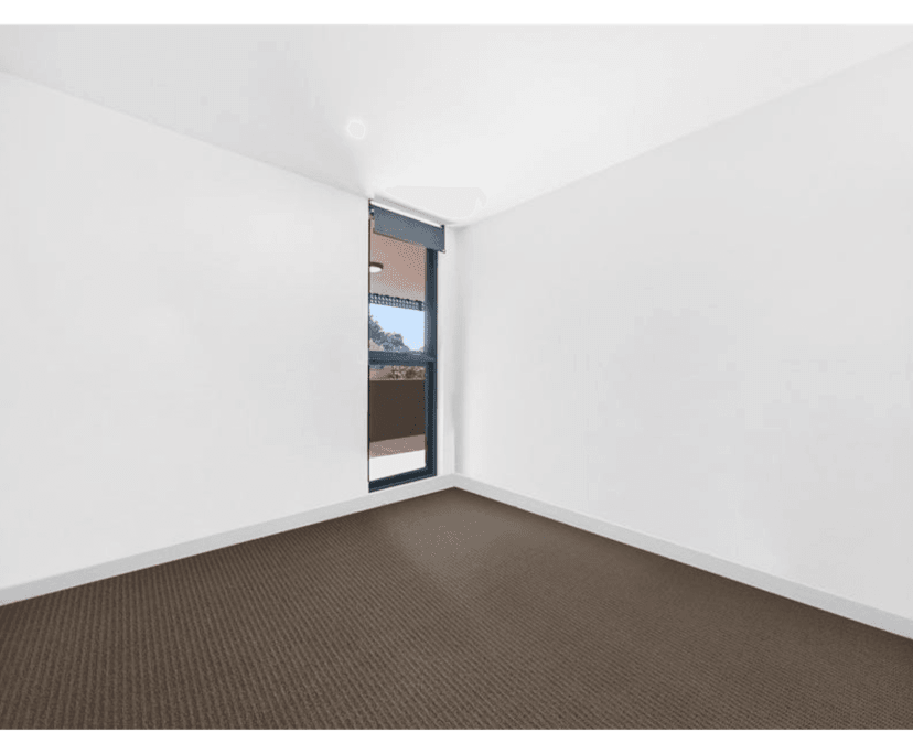 Unfurnished room with own bathroom