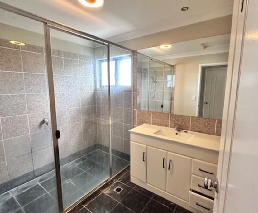 $270, Share-house, 6 bathrooms, Daisy Hill QLD 4127