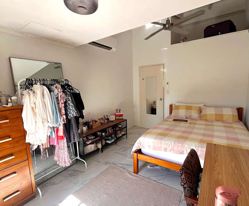 Furnished room in a share house