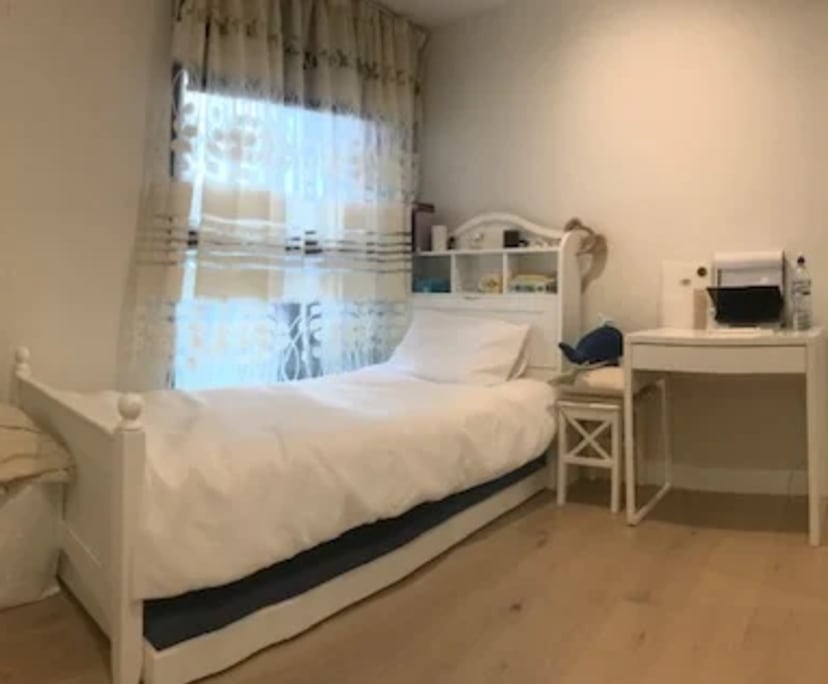 Furnished room with ensuite in a flatshare