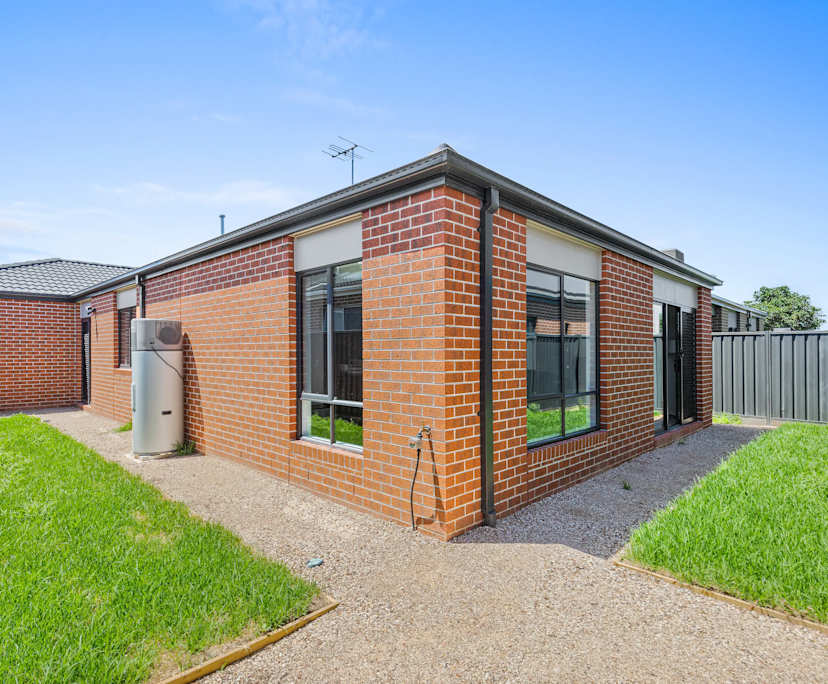 $550, Homestay, 4 bathrooms, Melton South VIC 3338