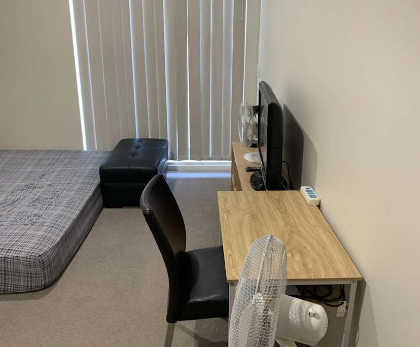 Furnished room in a flatshare