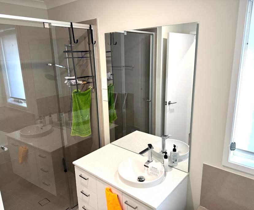 $240, Share-house, 4 bathrooms, Cranbourne West VIC 3977