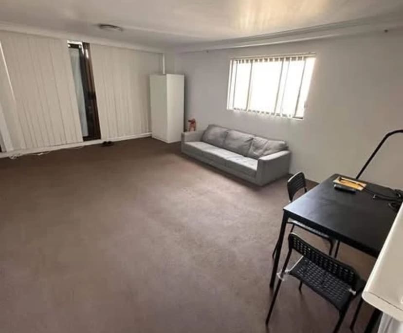 Furnished room in a flatshare