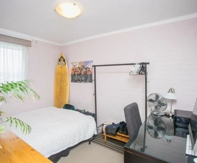 Furnished room in a flatshare