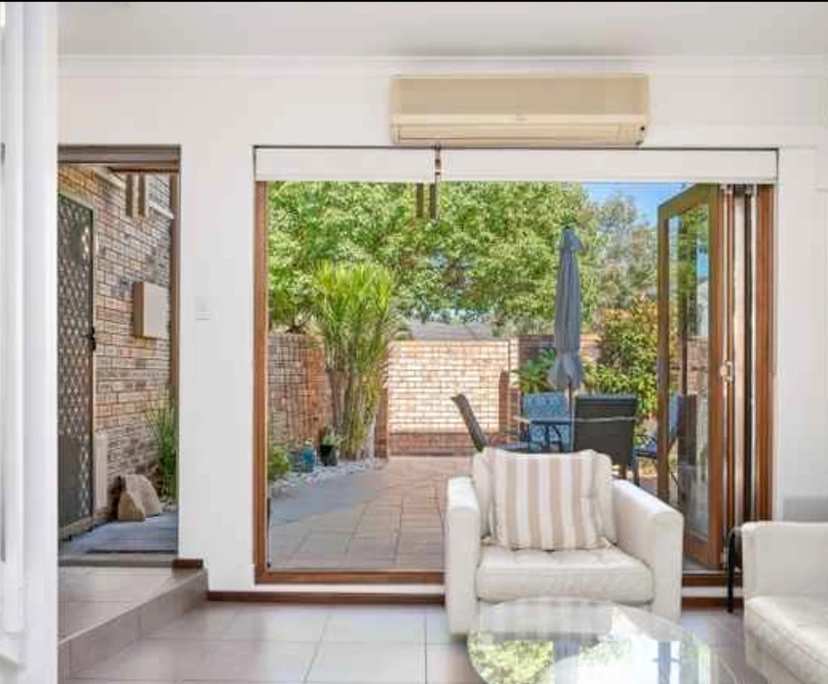 Whole property with 2 rooms for rent