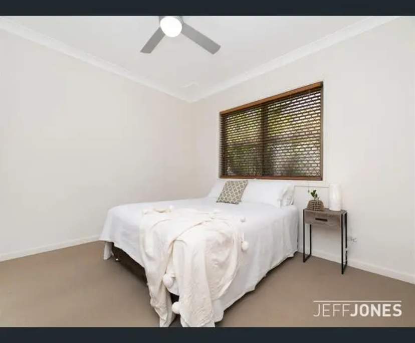 Unfurnished room in a flatshare
