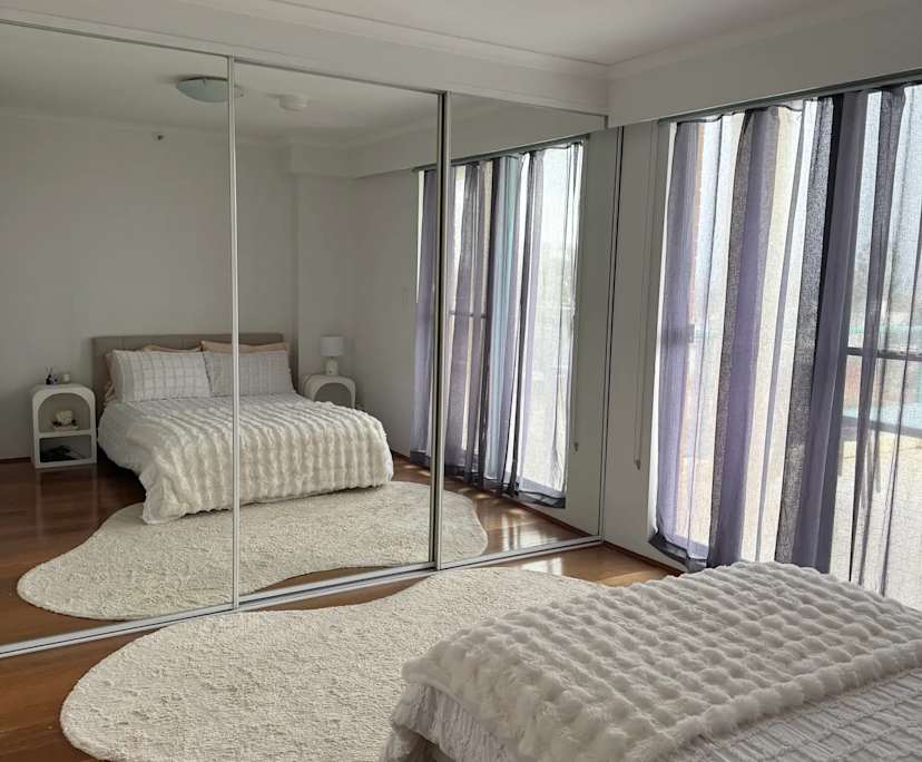 Furnished room with ensuite in a flatshare