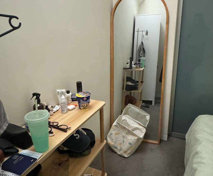 Furnished room in a flatshare