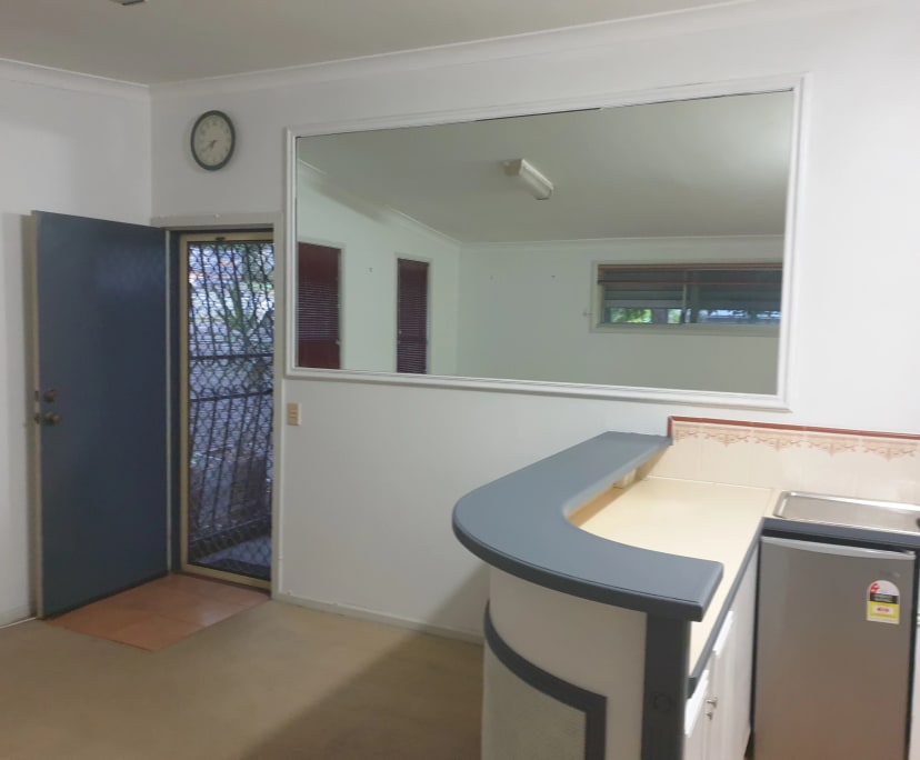 Granny Flat for Rent in Southport, Gold Coast 400...