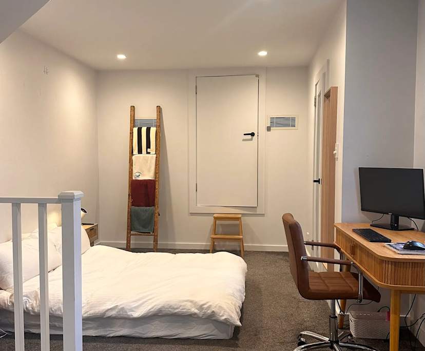Furnished room with own bathroom