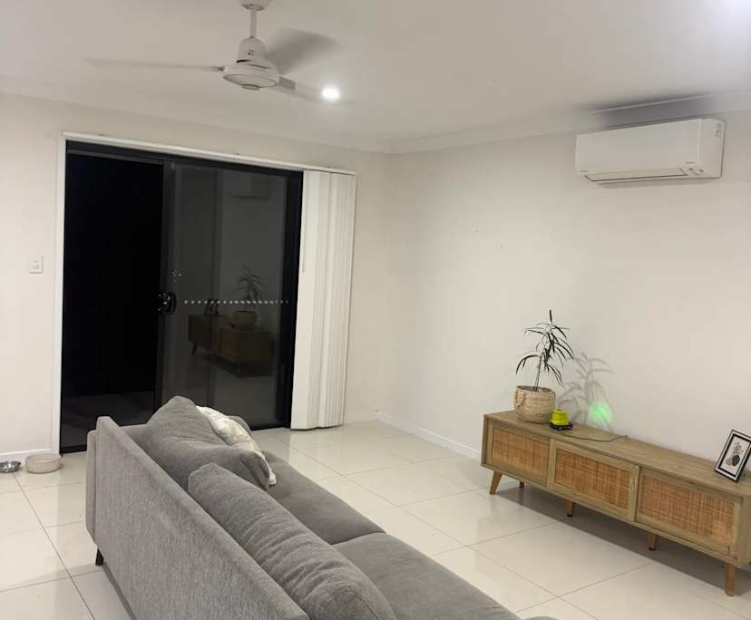 $335, Share-house, 3 bathrooms, Pimpama QLD 4209