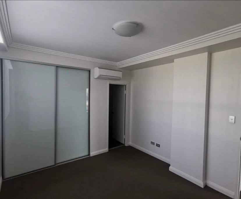 Unfurnished room with ensuite in a flatshare