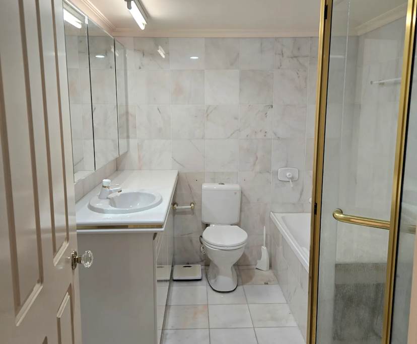 $375, Flatshare, 2 bathrooms, Runaway Bay QLD 4216