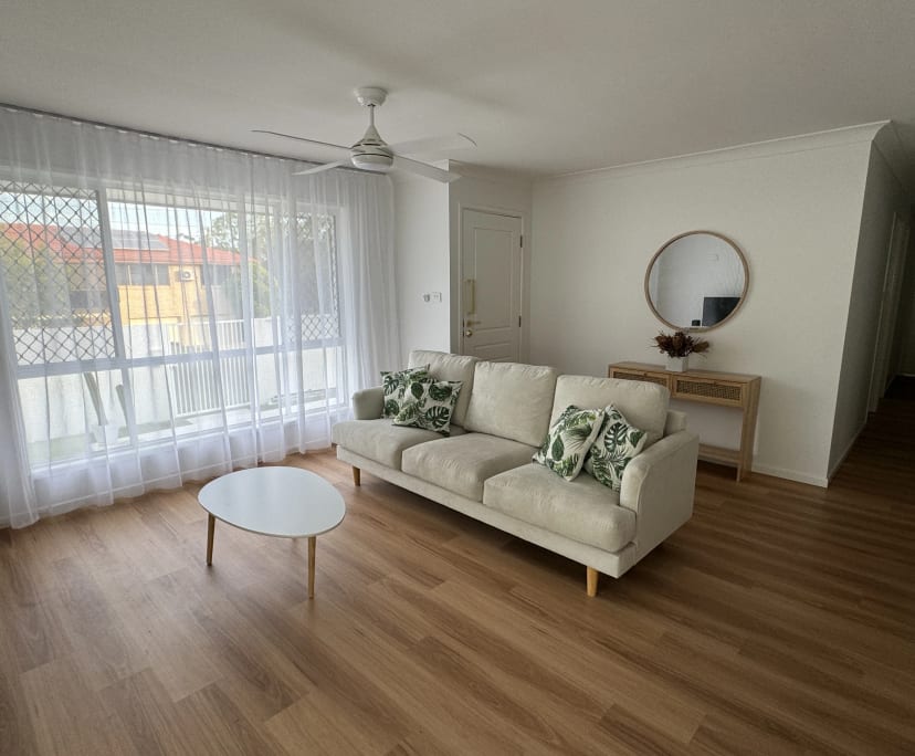 $350, Share-house, 4 bathrooms, Labrador QLD 4215