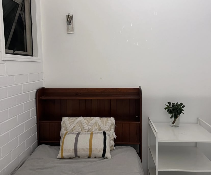 $420, Whole-property, 2 bathrooms, Highgate Hill QLD 4101