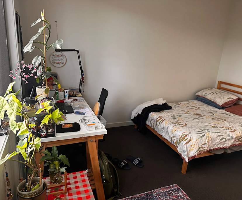 Furnished room with ensuite in a flatshare