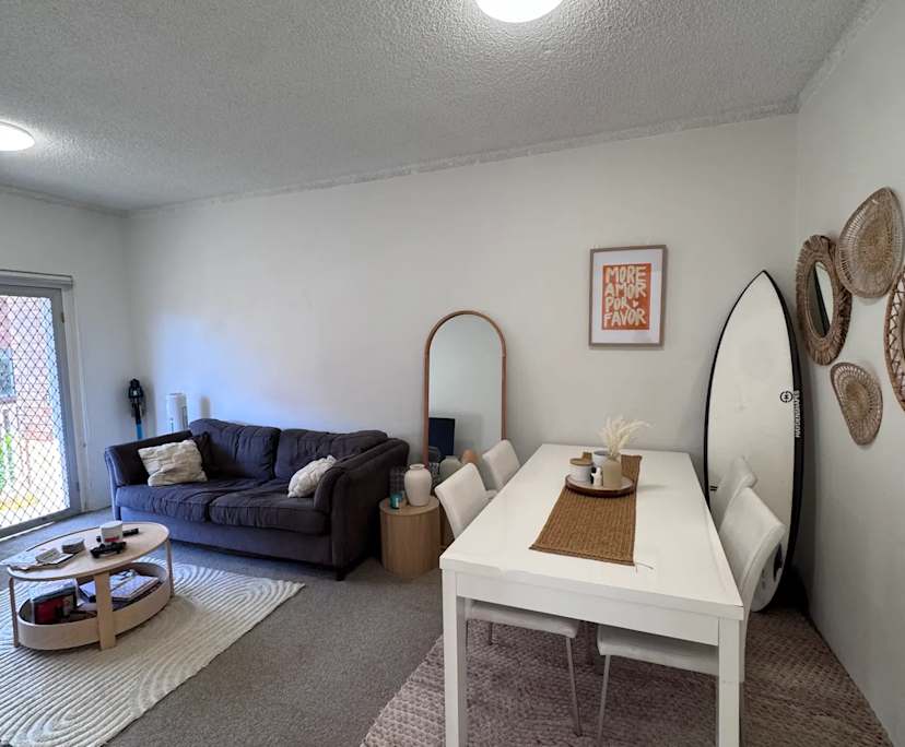 Furnished room in a flatshare