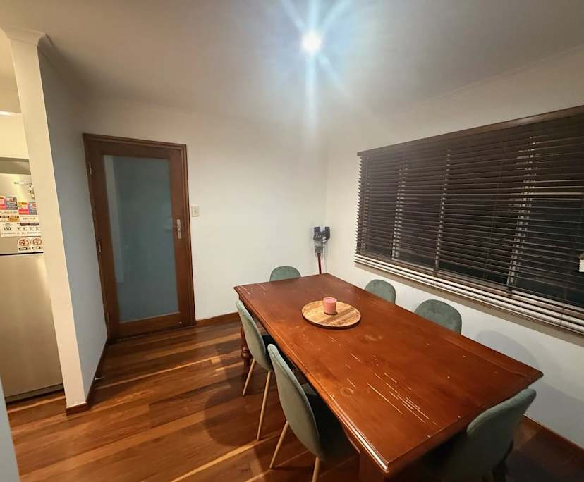 $370, Student-accommodation, 3 bathrooms, Corinda QLD 4075
