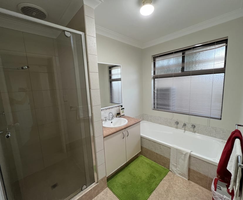 $250, Share-house, 4 bathrooms, Cloverdale WA 6105