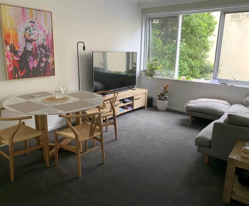 Furnished room in a flatshare
