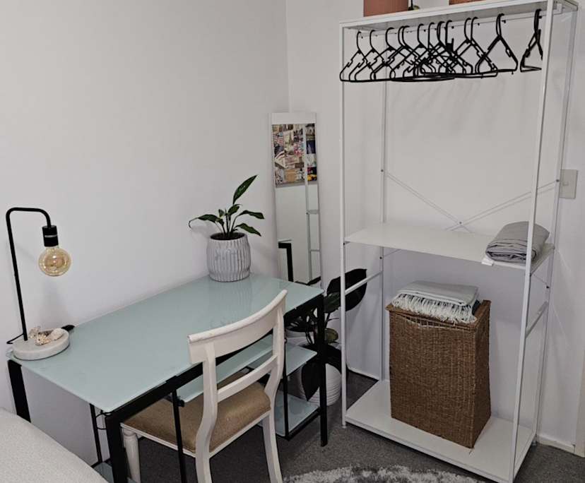 Furnished room in a flatshare