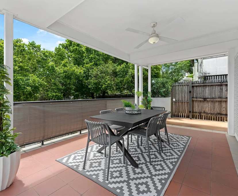 $350, Flatshare, 2 bathrooms, Annerley QLD 4103