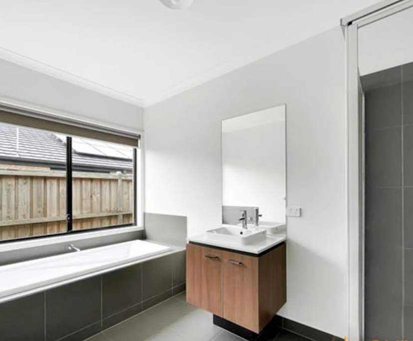 $230, Share-house, 4 bathrooms, Clyde North VIC 3978