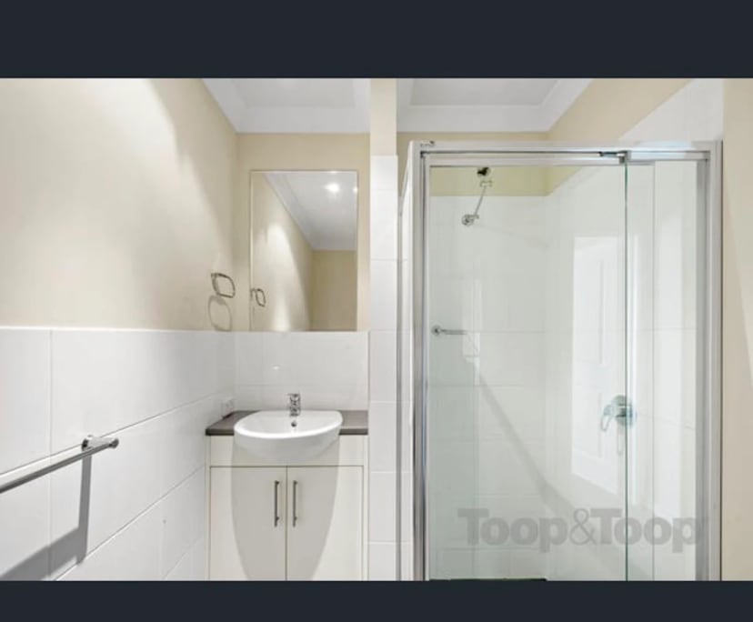 $275, Share-house, 2 bathrooms, Marion SA 5043