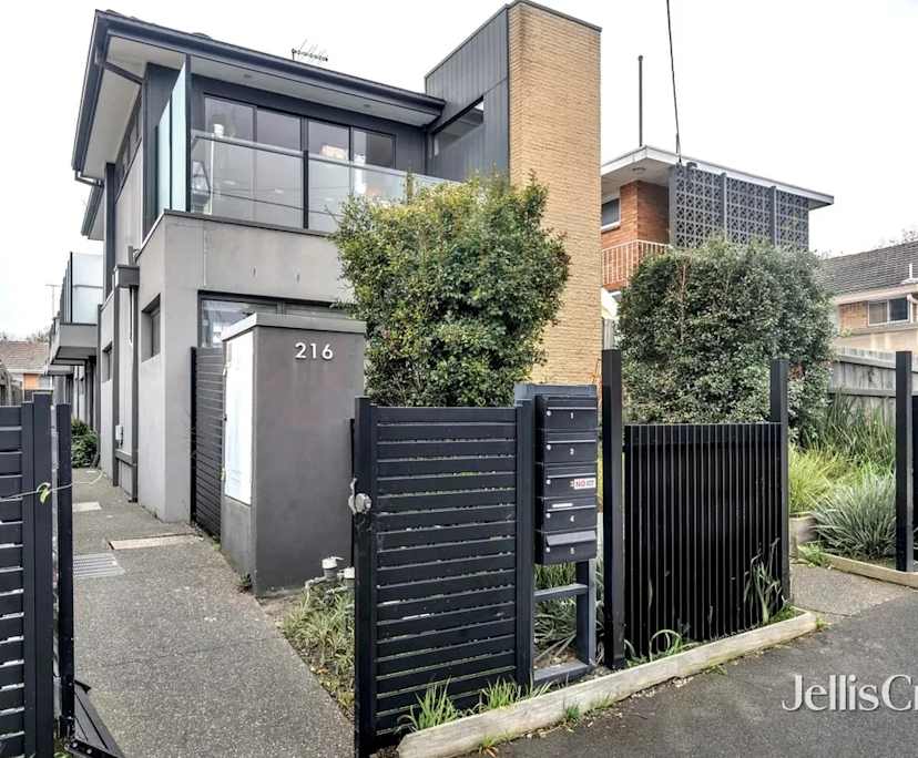 Whole property with 2 rooms for rent
