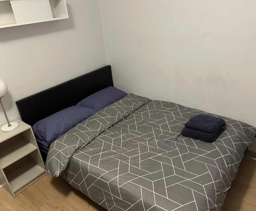 Furnished room in a flatshare