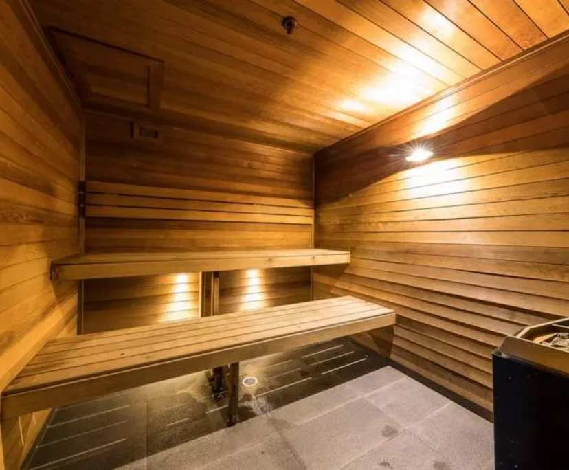 $925, Whole-property, 2 bathrooms, Melbourne VIC 3000