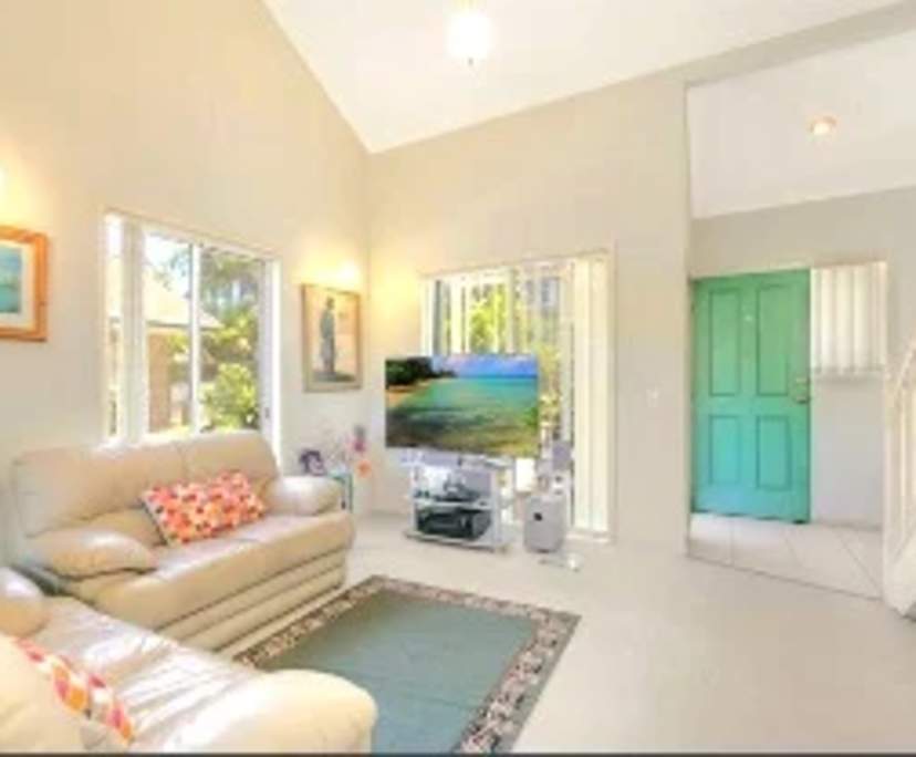 Furnished room in a flatshare