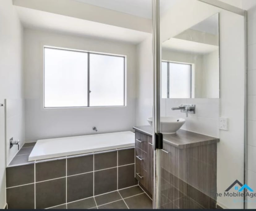 $330, Share-house, 4 bathrooms, Maudsland QLD 4210