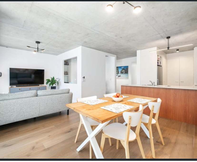 $385, Flatshare, 2 bathrooms, Labrador QLD 4215