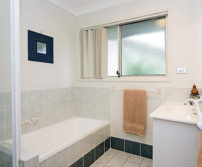 $300, Share-house, 4 bathrooms, Ashmore QLD 4214