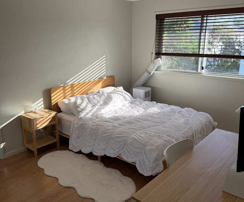 Furnished room with ensuite in a flatshare