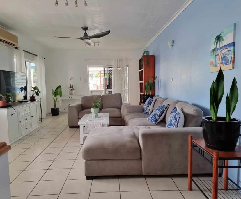 $300, Flatshare, 6 bathrooms, Holloways Beach QLD 4878