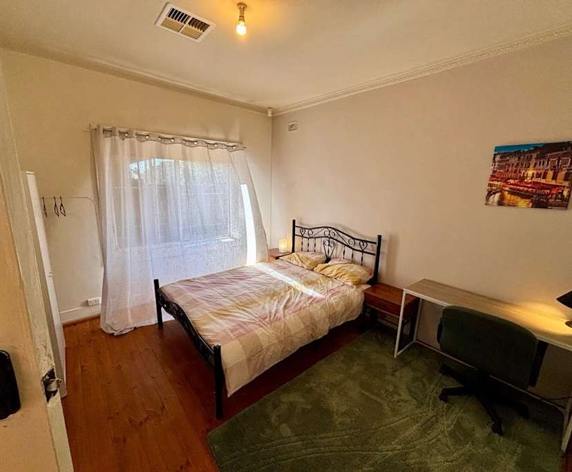 Room in a share house