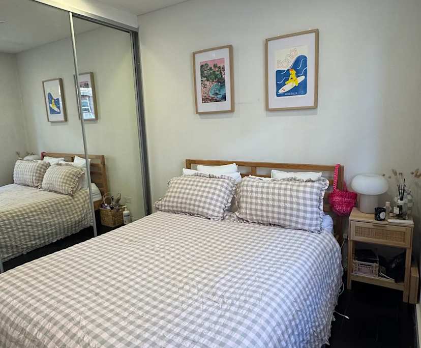 Furnished room in a flatshare