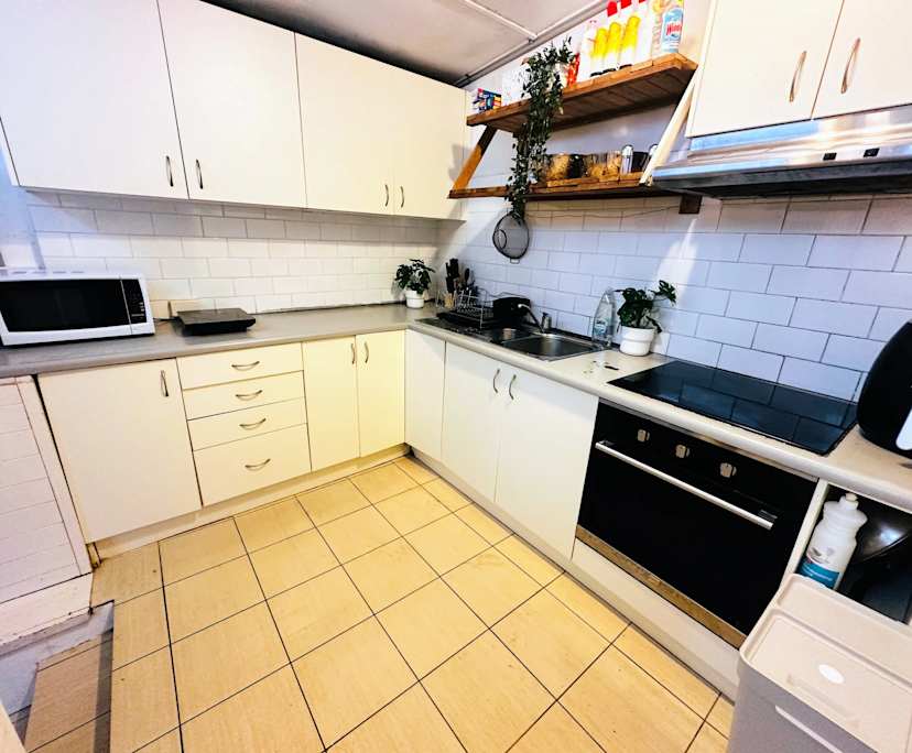 $260, Share-house, 6 bathrooms, Newtown NSW 2042